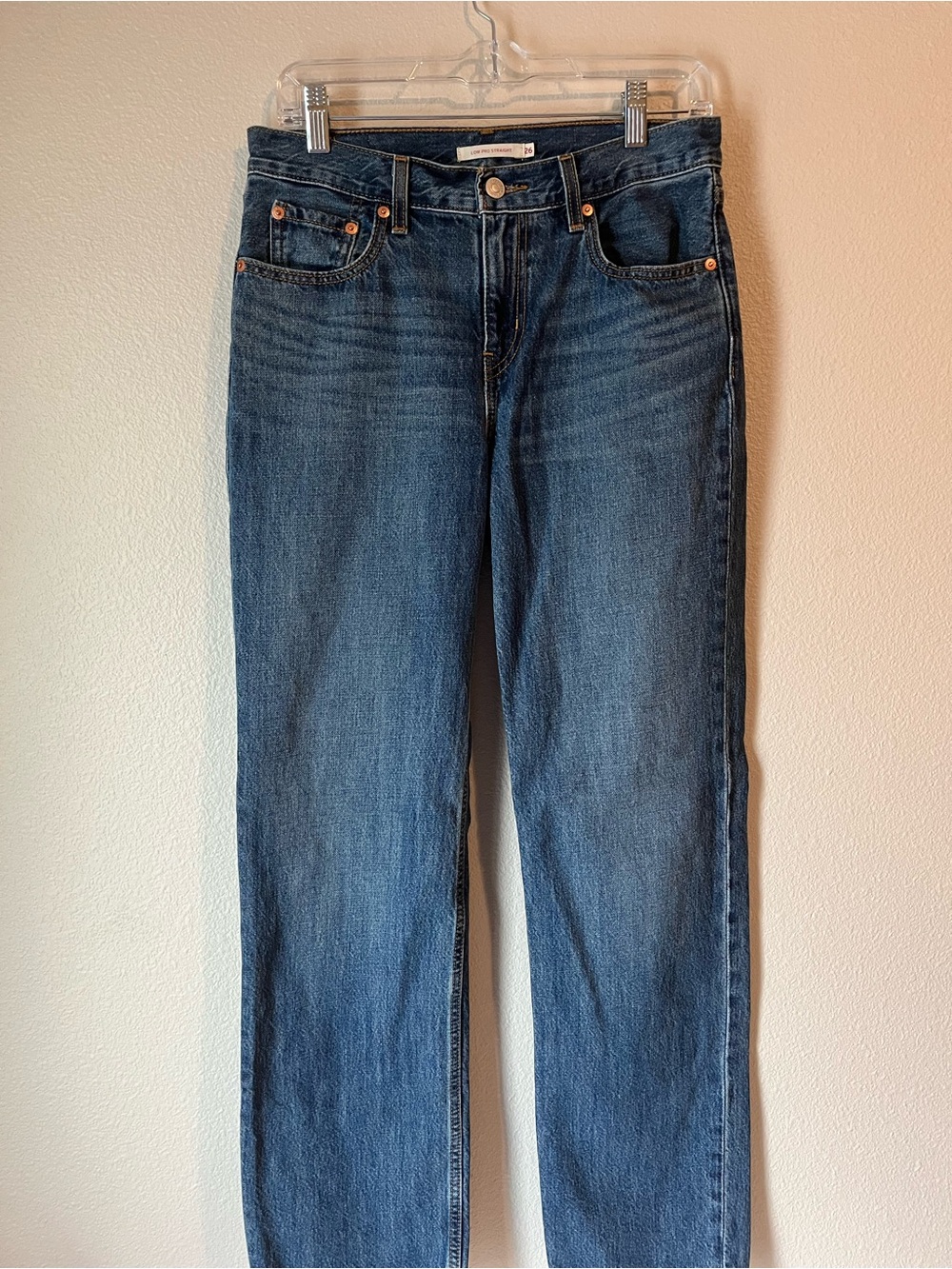 Women’s Levi’s low pro straight blue jeans